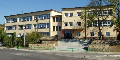 budynek szkoły w Głogoczowie